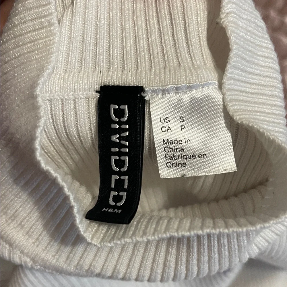 White Ribbed Turtleneck Top with Embroidered Stars and Moon Size Small - Picture 2 of 3